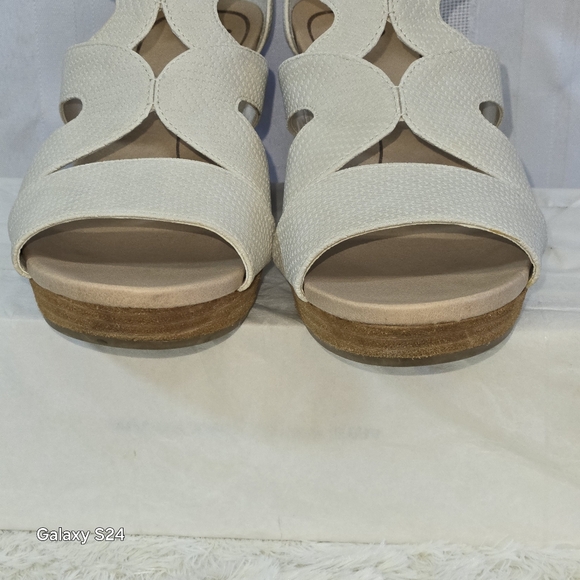 DR SCHOOL'S BAILEY FAUX LEATHER WEDGE SANDALS OYSTER SIZE 9 - Picture 2 of 14